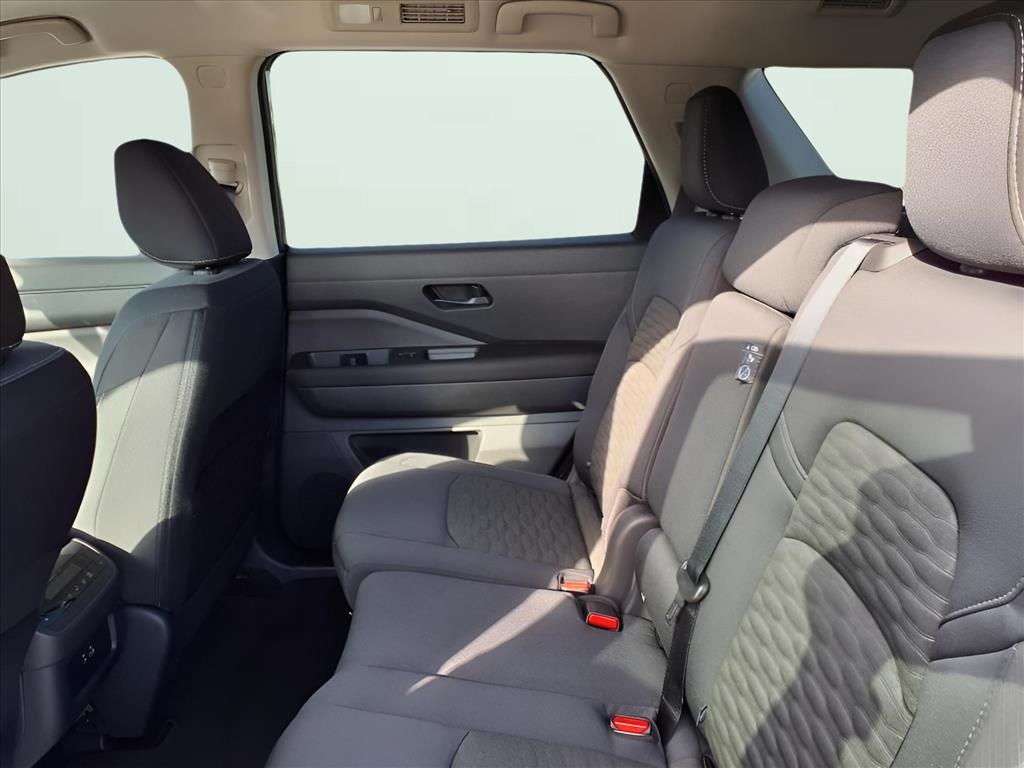 2025 Nissan Pathfinder SV photo 9