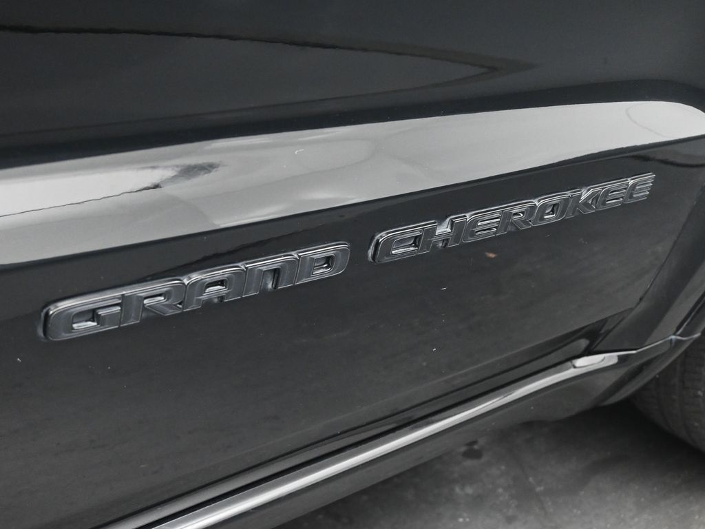 2021 Jeep Grand Cherokee Laredo X photo 24