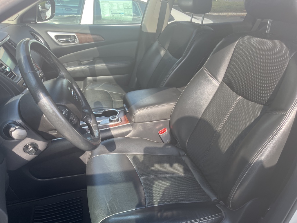 2017 Nissan Pathfinder Platinum photo 9