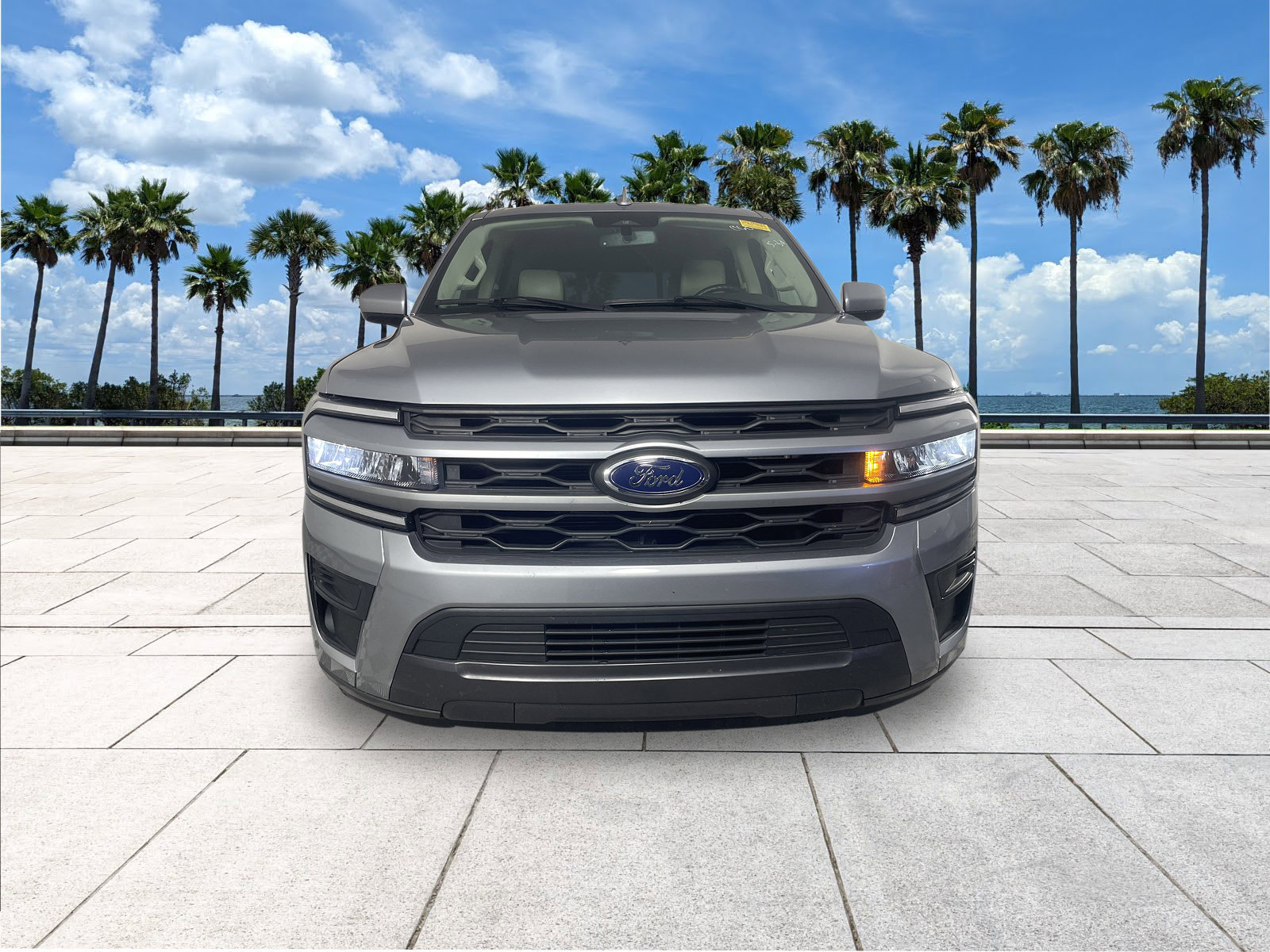 2024 Ford Expedition XLT photo 2
