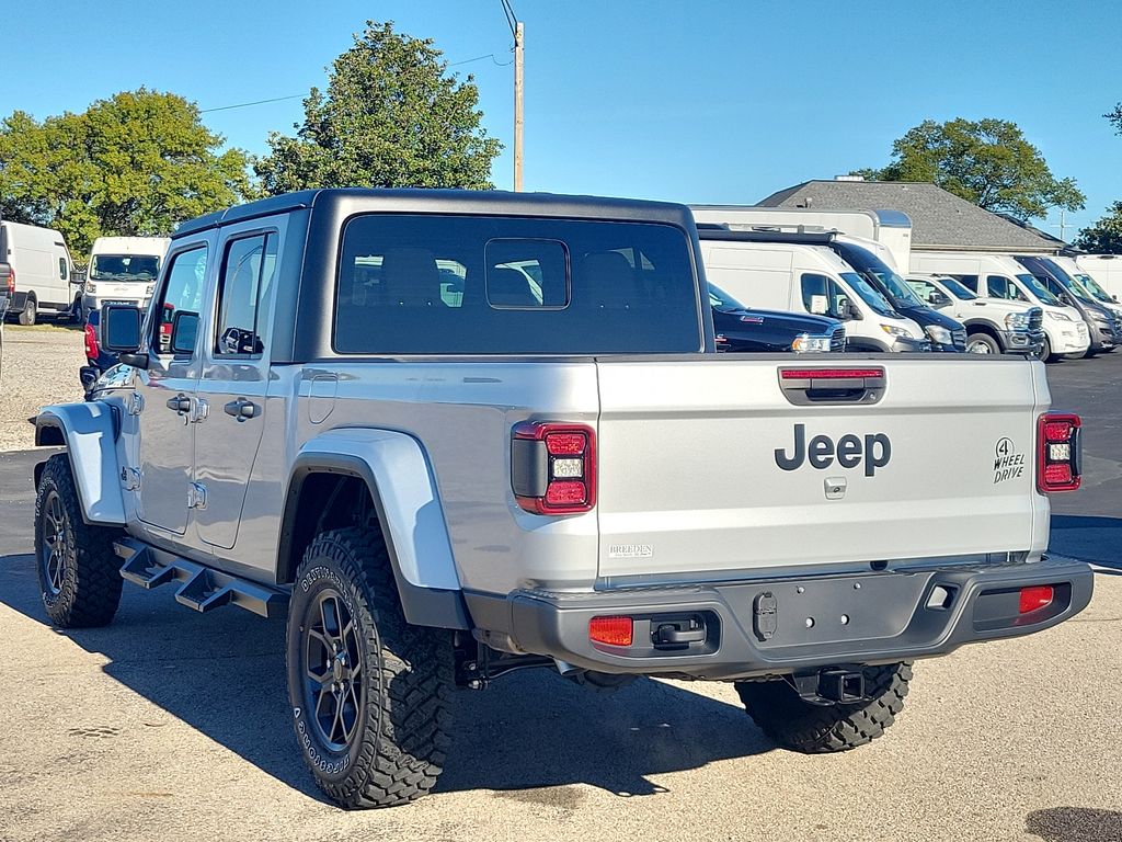 2024 Jeep Gladiator Willys photo 4