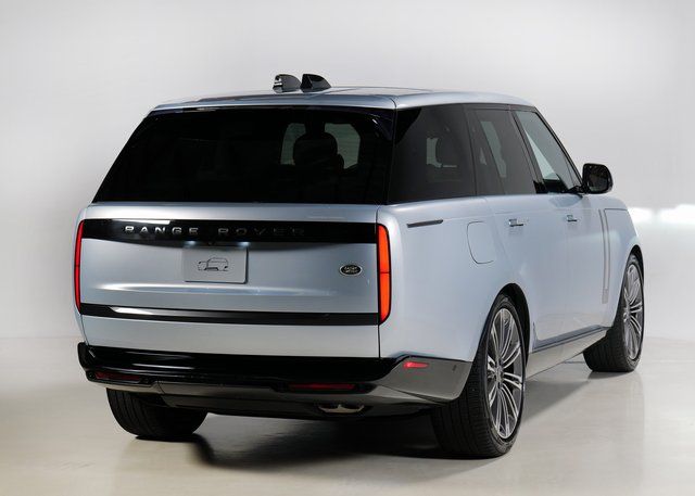 2023 Land Rover Range Rover SE photo 2