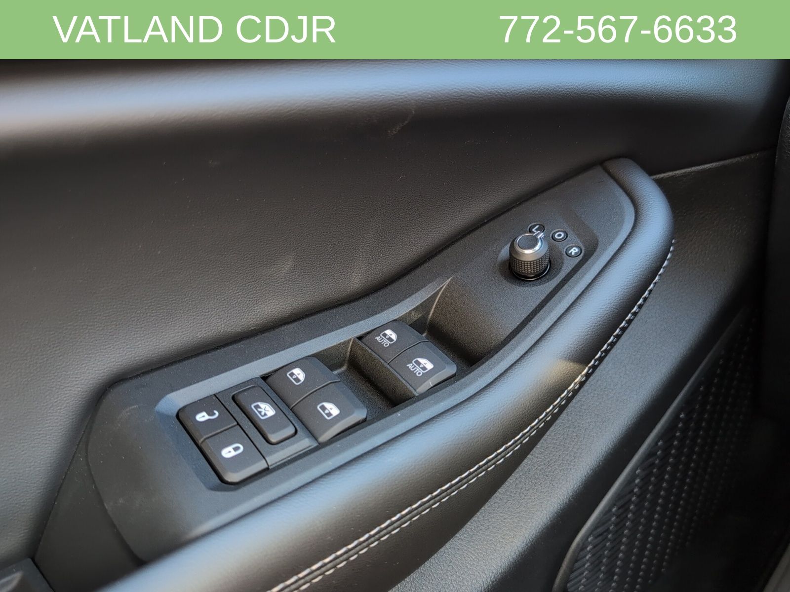 2025 Jeep Grand Cherokee Laredo Altitude photo 13