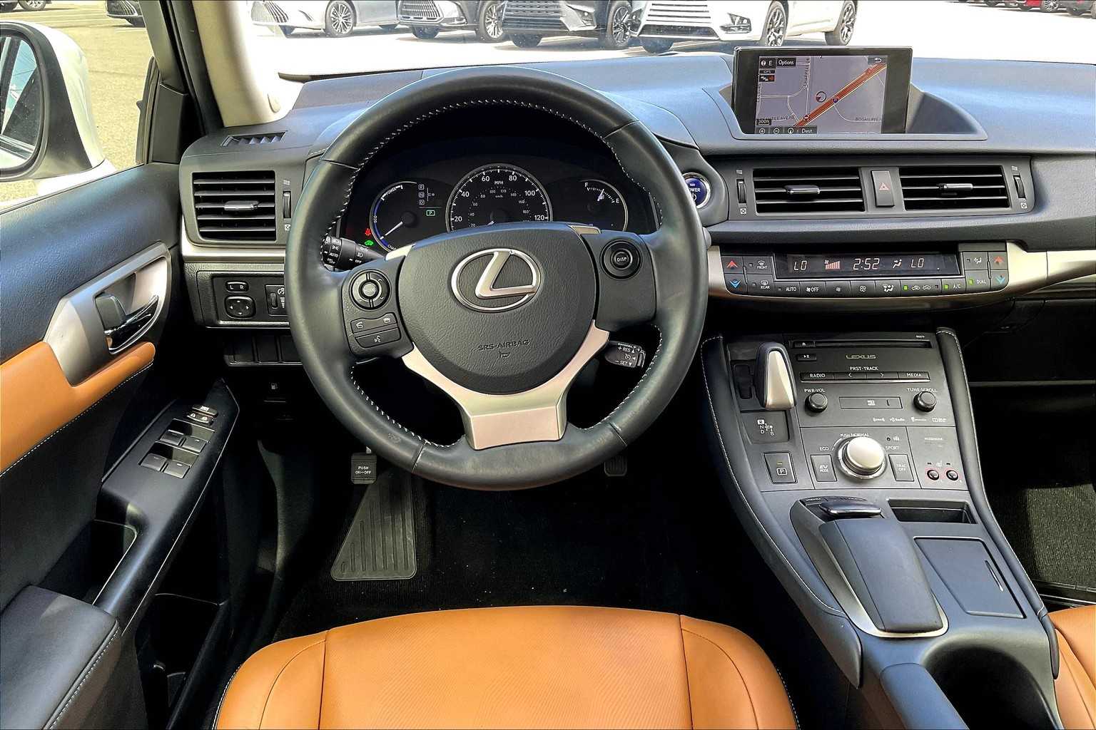 2014 Lexus CT 200h photo 4
