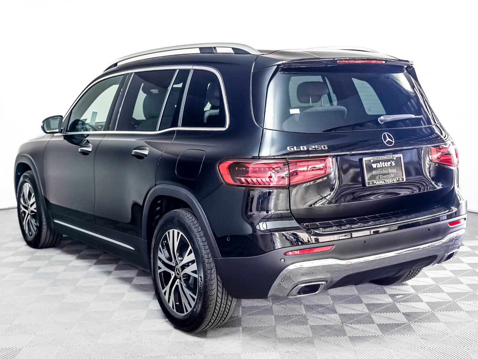 2025 Mercedes Benz GLB 250 photo 2