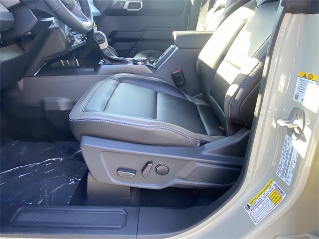 2025 Ford Bronco Outer Banks photo 12