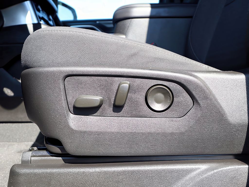 2024 Chevrolet Suburban 1500 LS photo 7