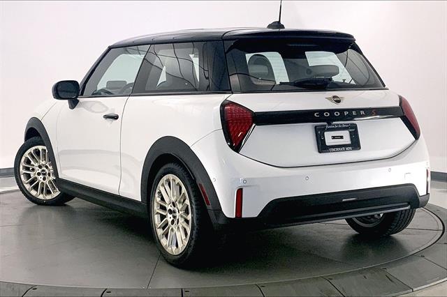 2026 Mini Cooper S Hardtop 2 Door Iconic photo 2