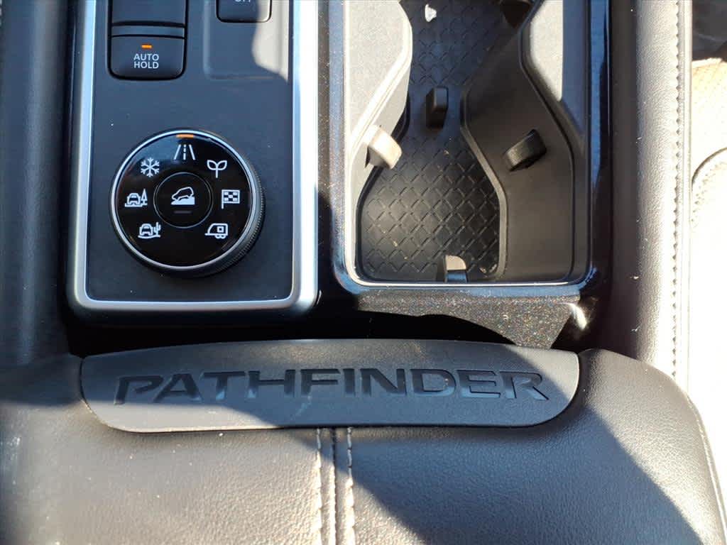 2025 Nissan Pathfinder SL photo 18