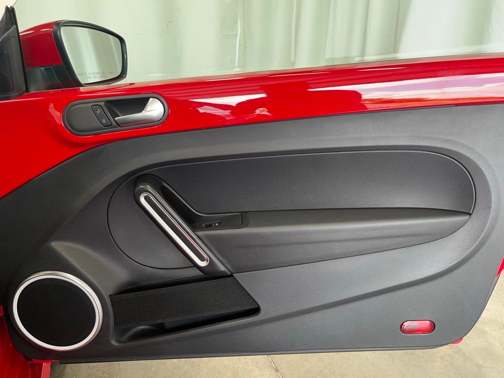 2018 Volkswagen Beetle S photo 11