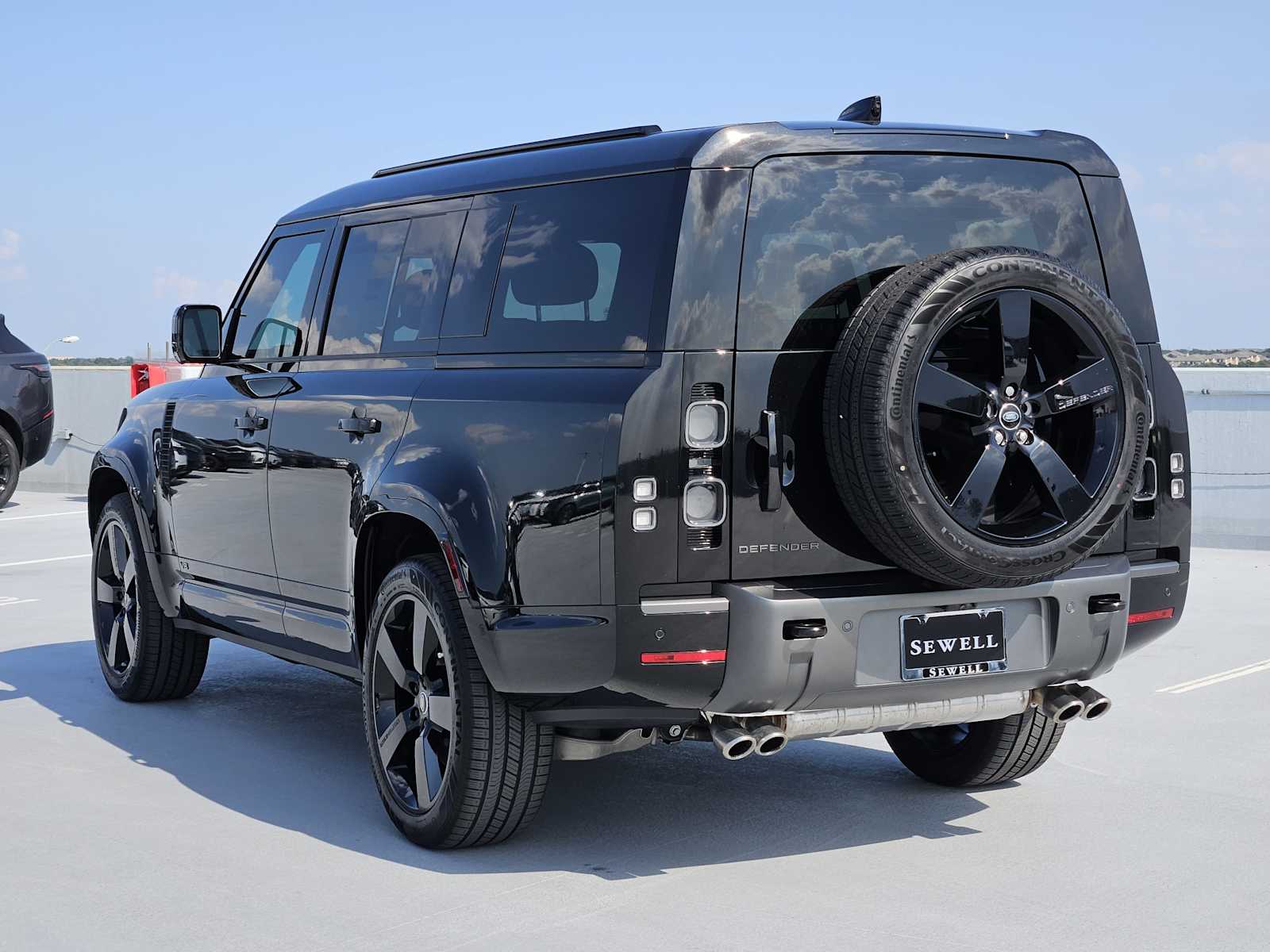 2025 Land Rover Defender 130 V8 photo 3