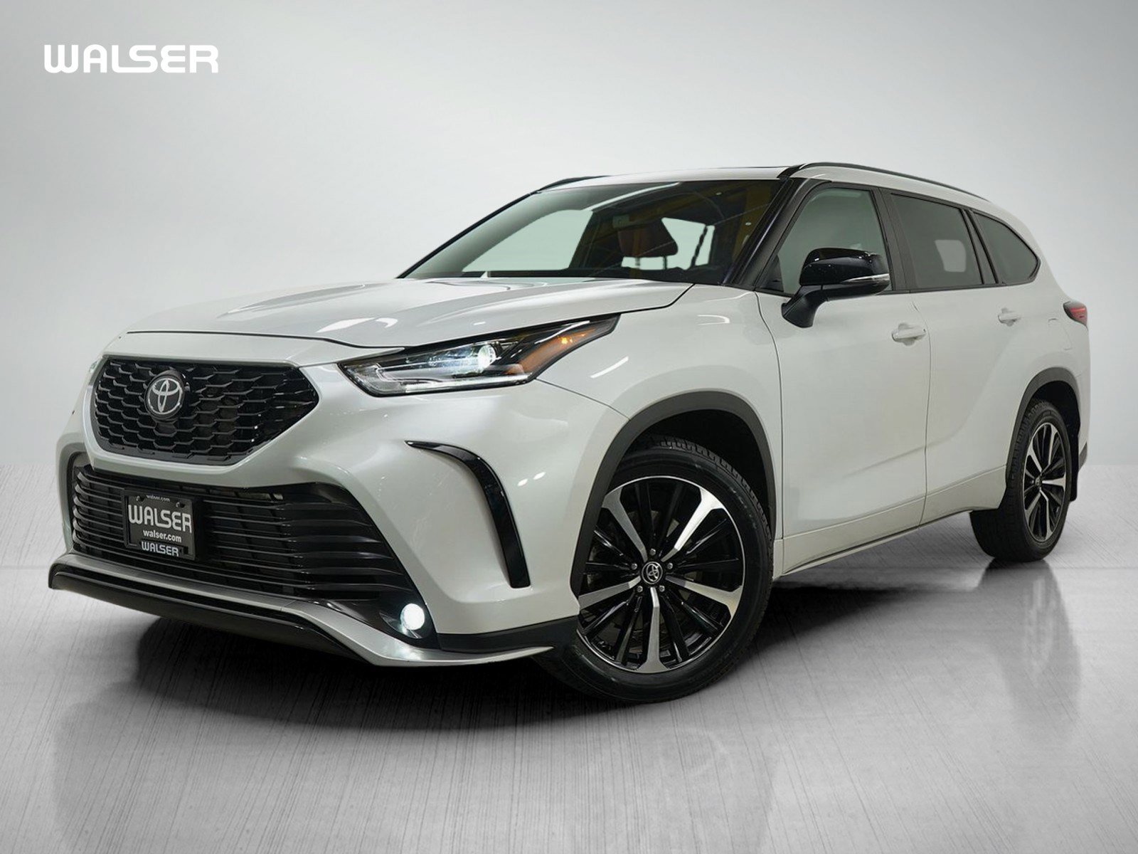 2022 Toyota Highlander XSE's photo
