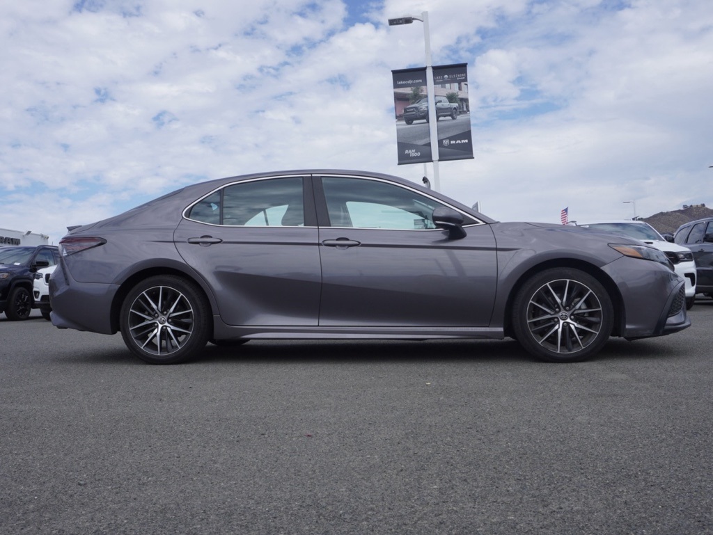 2023 Toyota Camry SE photo 2