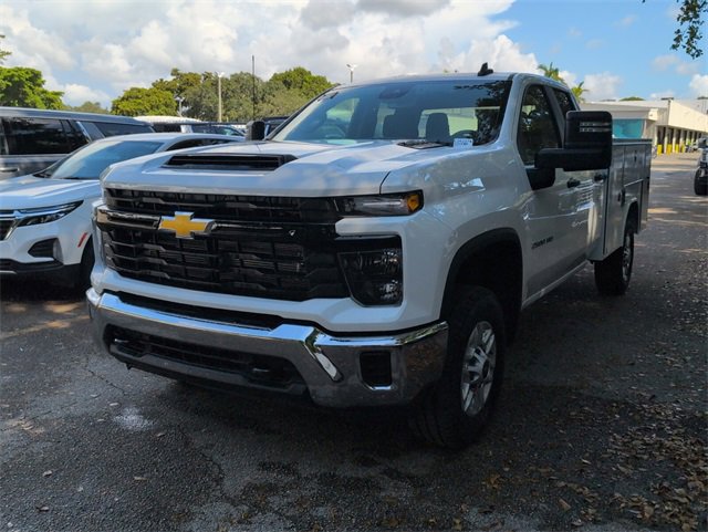 2025 Chevrolet Silverado 2500HD photo 3