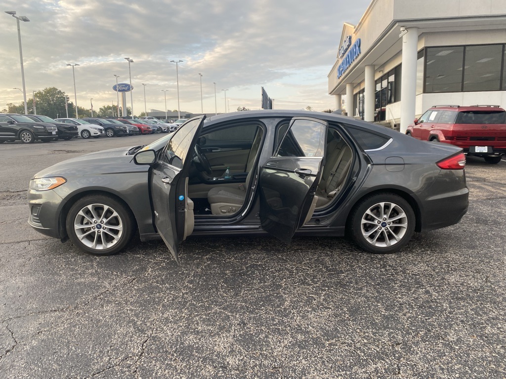 2019 Ford Fusion Hybrid SE photo 3
