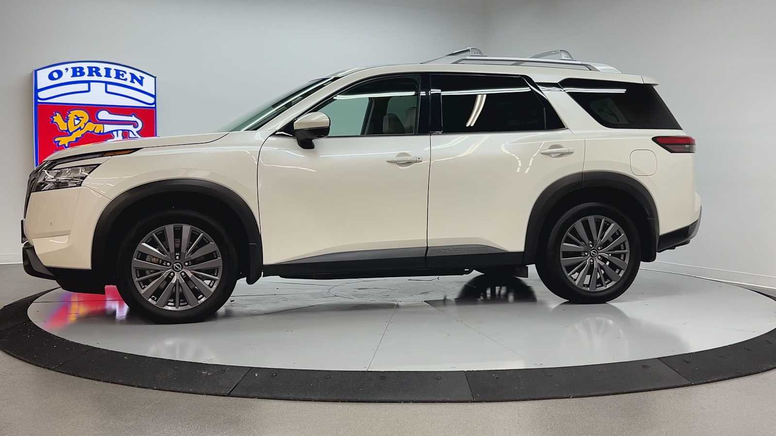 2024 Nissan Pathfinder SL photo 8