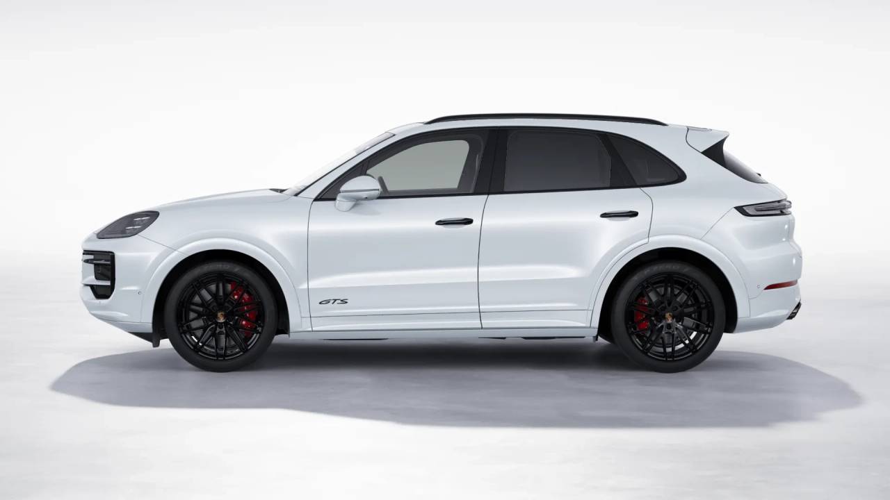 2026 Porsche Cayenne GTS photo 2