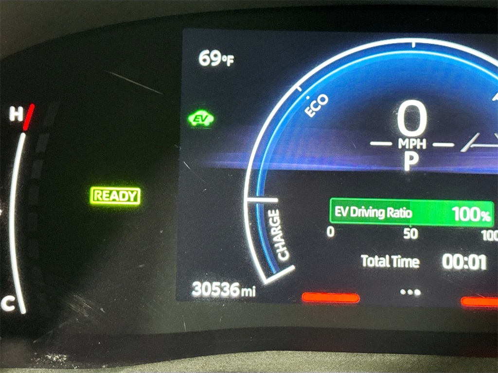 2025 Toyota Camry SE photo 25