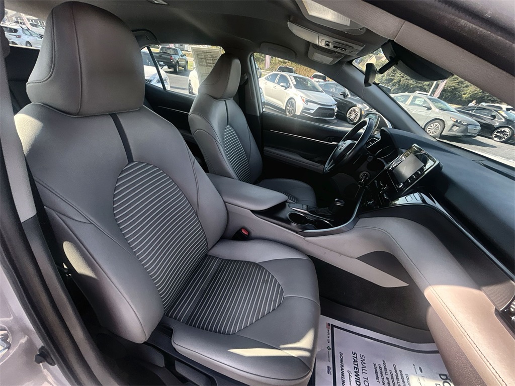 2023 Toyota Camry SE photo 14