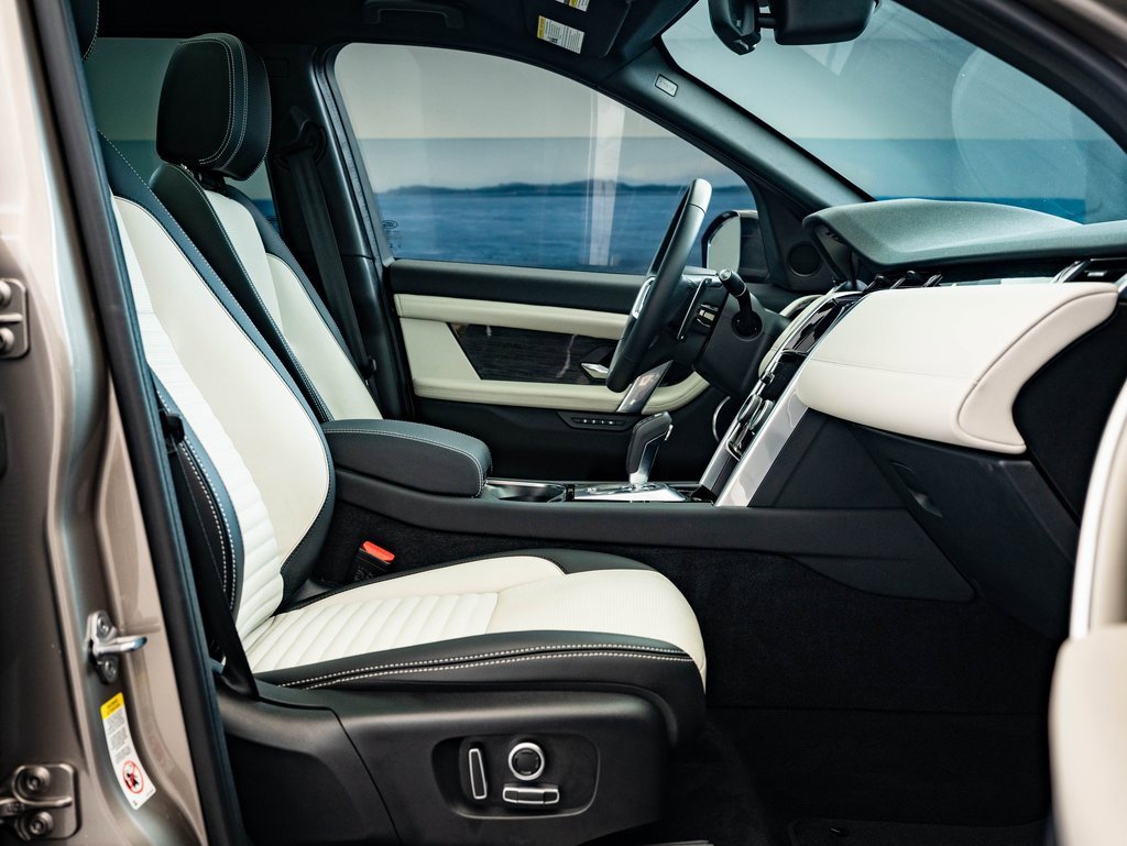 2023 Land Rover Discovery Sport S R-Dynamic photo 21