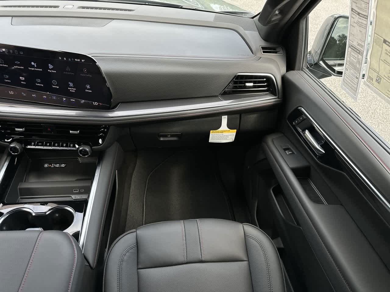 2025 Chevrolet Suburban RST photo 12