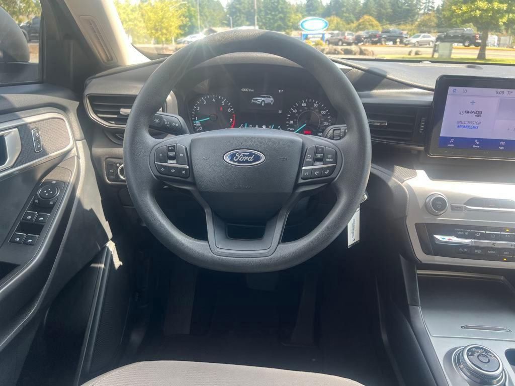2023 Ford Explorer Base photo 19