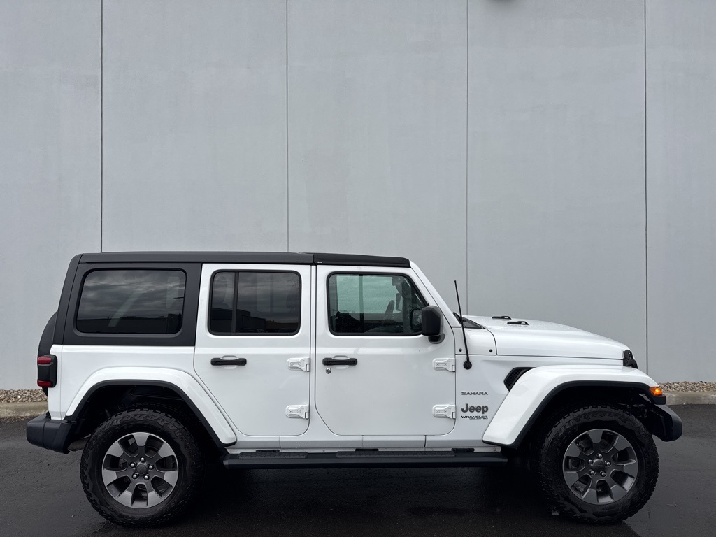 2018 Jeep Wrangler Unlimited Sahara photo 2