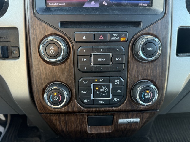 2013 Ford F-150 Lariat photo 17