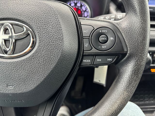 2021 Toyota RAV4 LE photo 23
