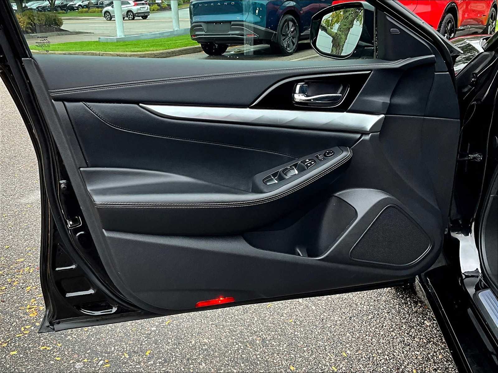2023 Nissan Maxima SV photo 9