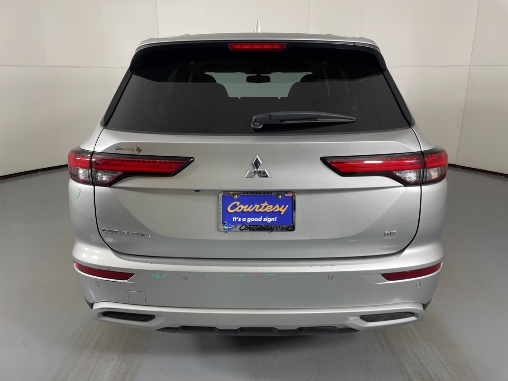 2024 Mitsubishi Outlander SE photo 4