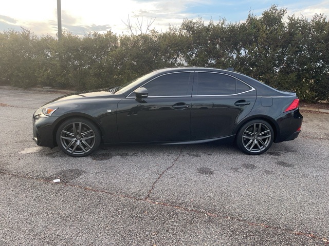 2019 Lexus IS 300 photo 2