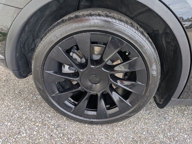2021 Tesla Model Y Long Range photo 19