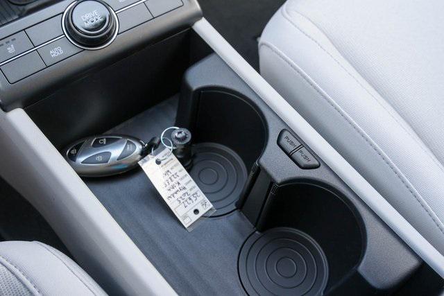 New 2025 Black Hyundai SEL Convenience FWD image 13
