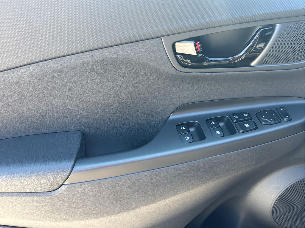 2021 Hyundai Kona SEL Plus photo 18