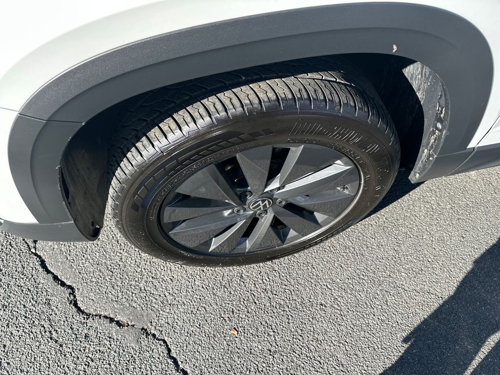 2022 Volkswagen Taos S photo 2