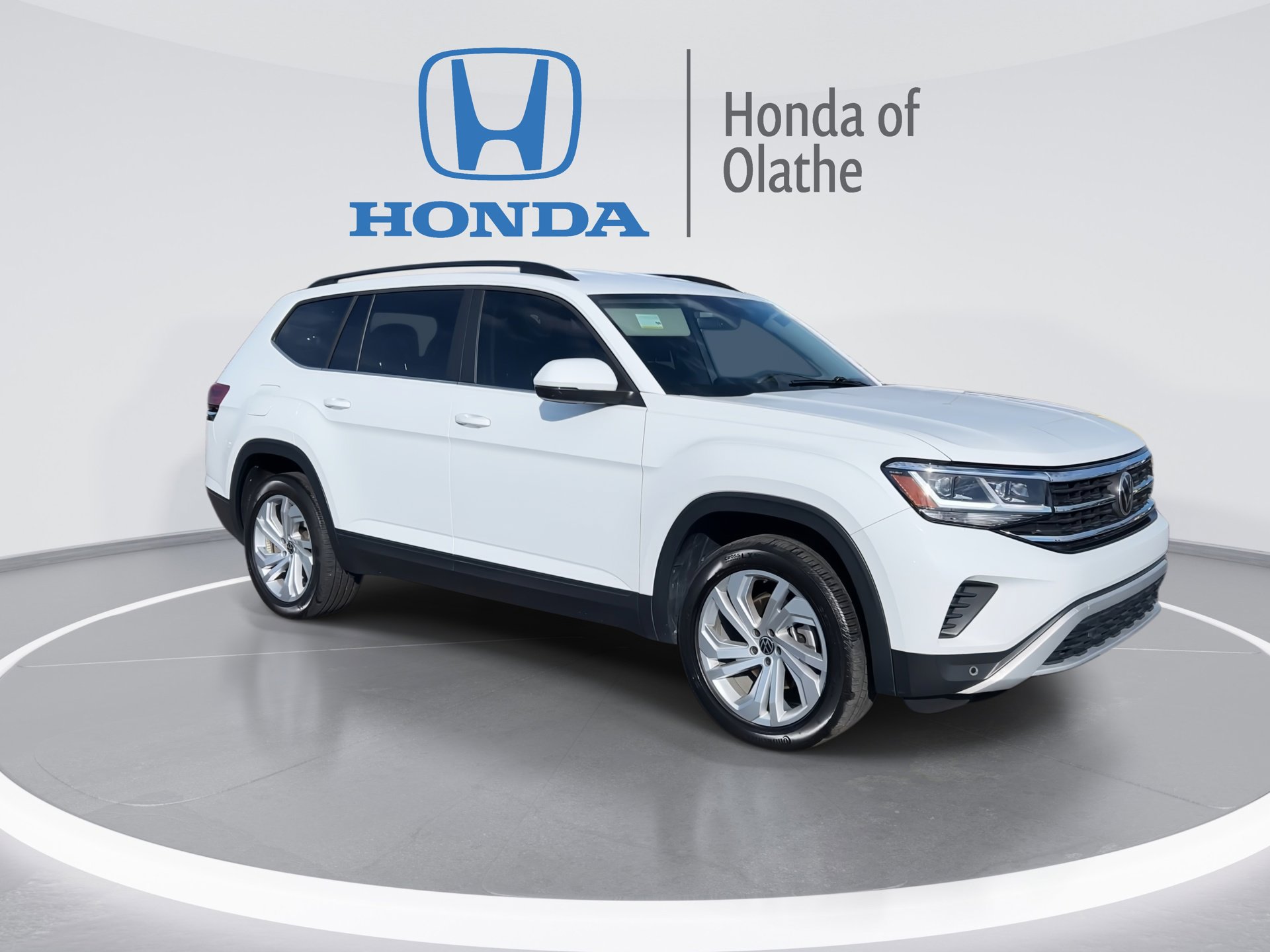 Used 2022 Volkswagen Atlas SE w/Tech with VIN 1V2WR2CA5NC502670 for sale in Kansas City