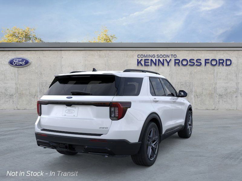 2025 Ford Explorer ST-Line photo 8
