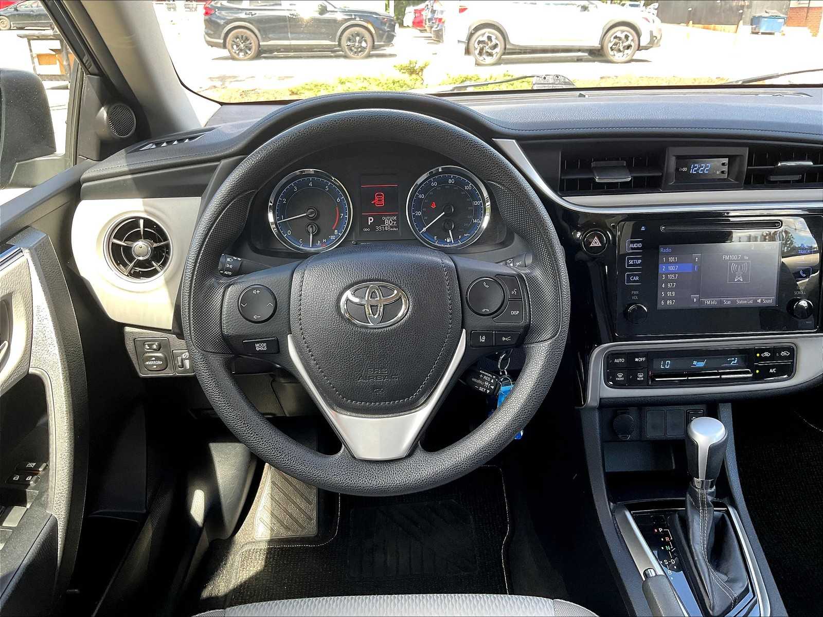 2017 Toyota Corolla LE photo 17