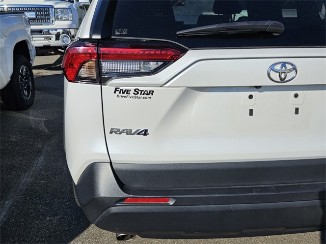 2023 Toyota RAV4 XLE Premium photo 15