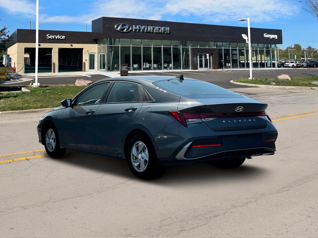 2025 Hyundai Elantra SE photo 4