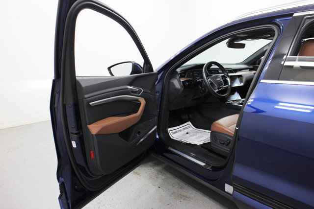 2022 Audi e-tron Premium Plus photo 12