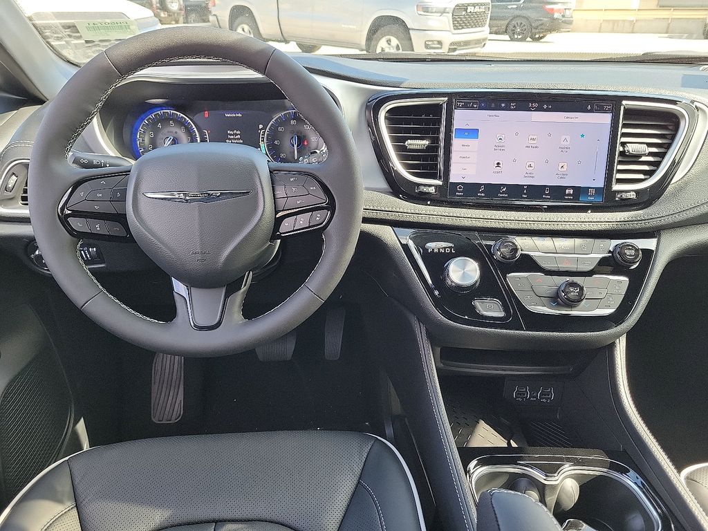 2025 Chrysler Pacifica Limited photo 3