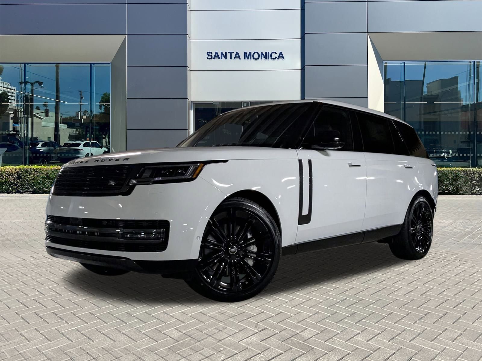 2025 Land Rover Range Rover SE's photo