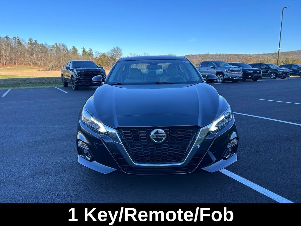 2021 Nissan Altima Platinum photo 2