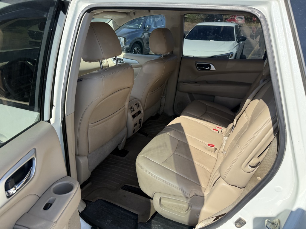 2017 Nissan Pathfinder SL photo 6