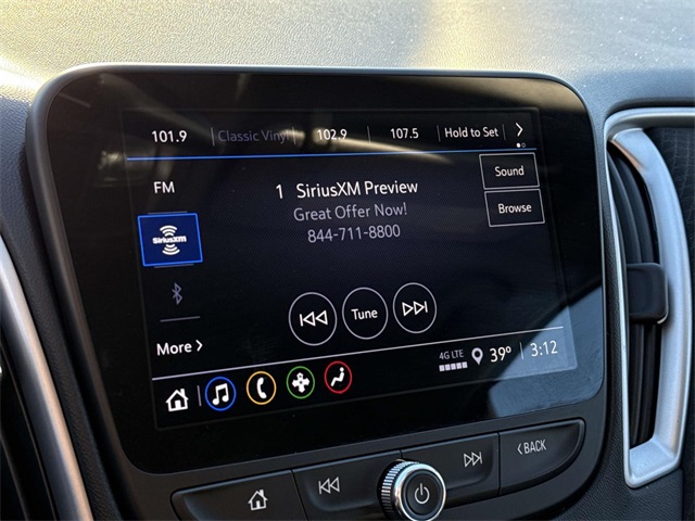 2024 Chevrolet Malibu 1LT photo 2