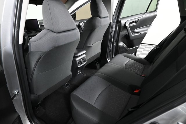2025 Toyota RAV4 XLE photo 6
