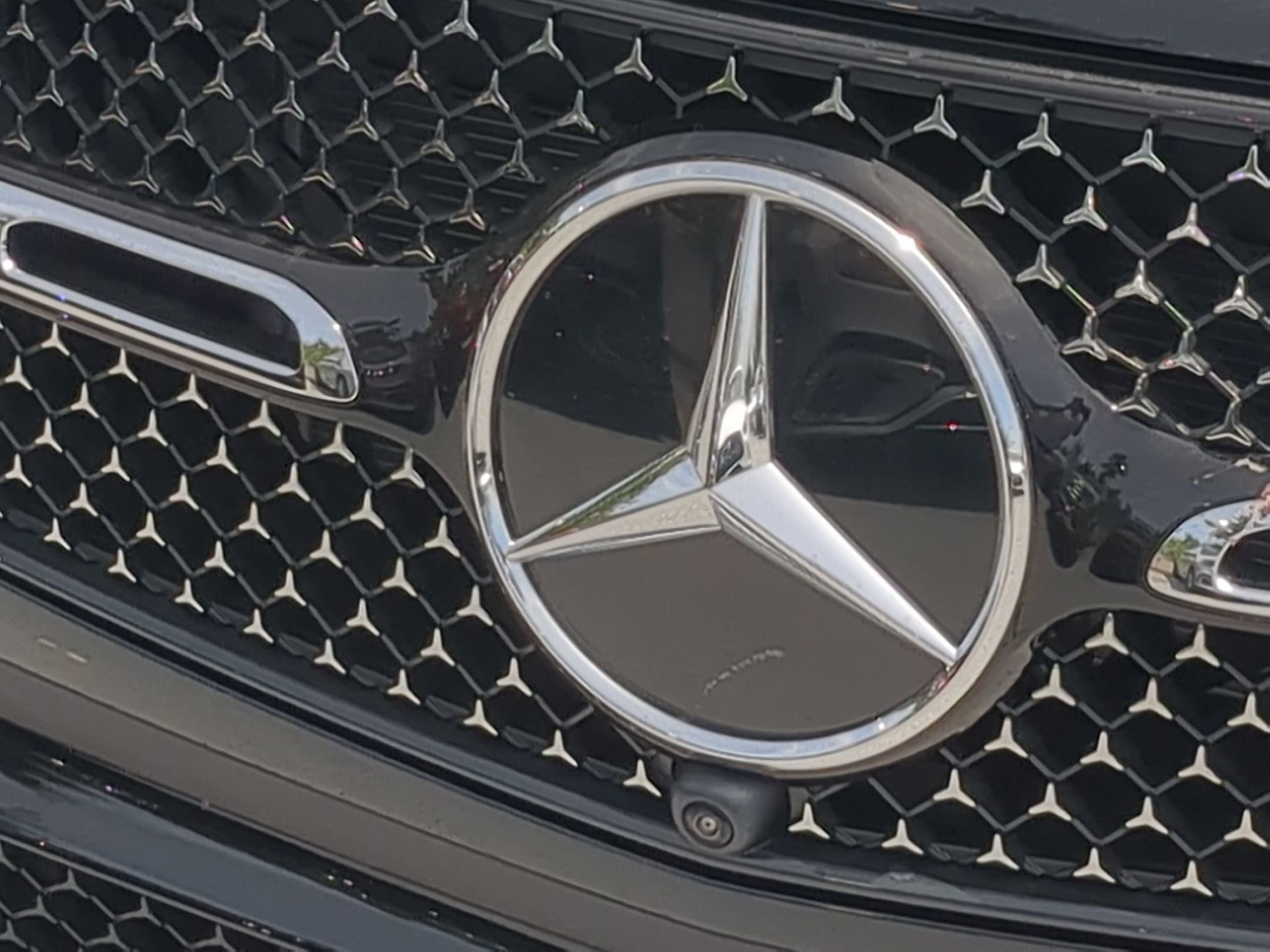 2025 Mercedes Benz GLC 300 4MATIC photo 3