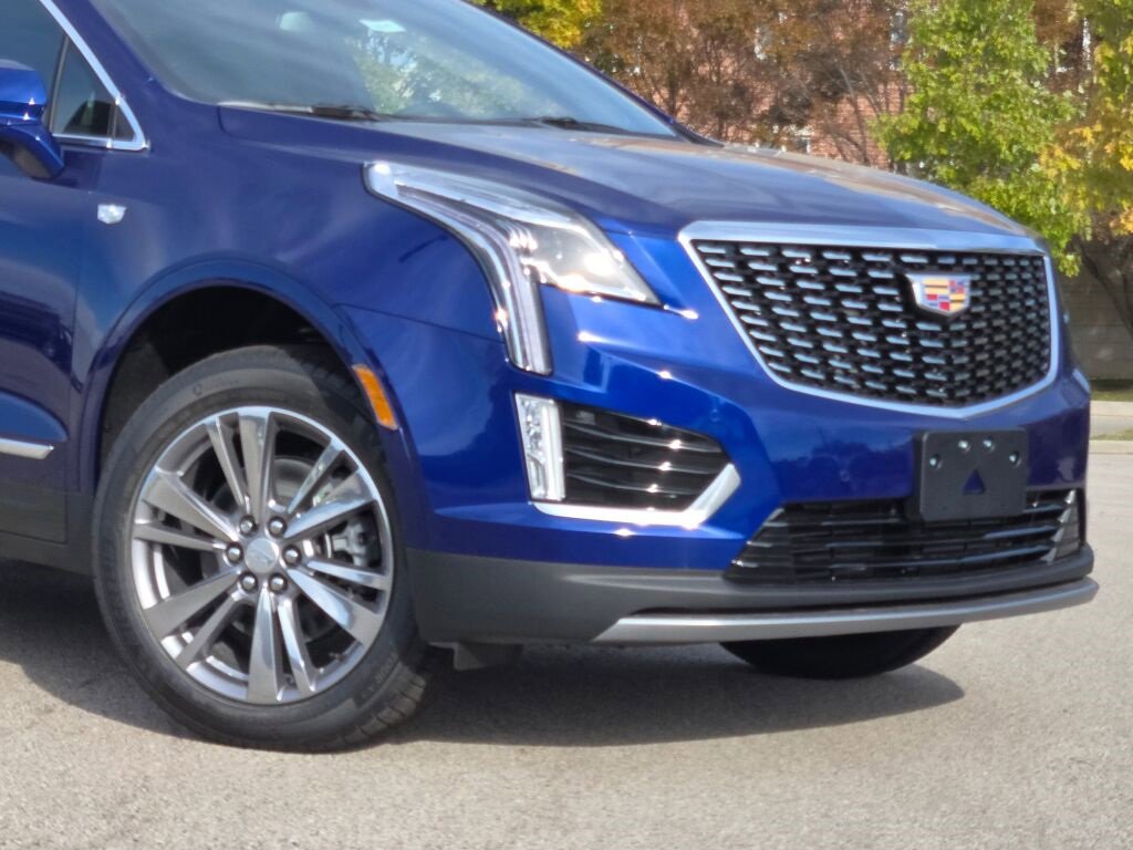 2025 Cadillac XT5 Premium Luxury photo 2